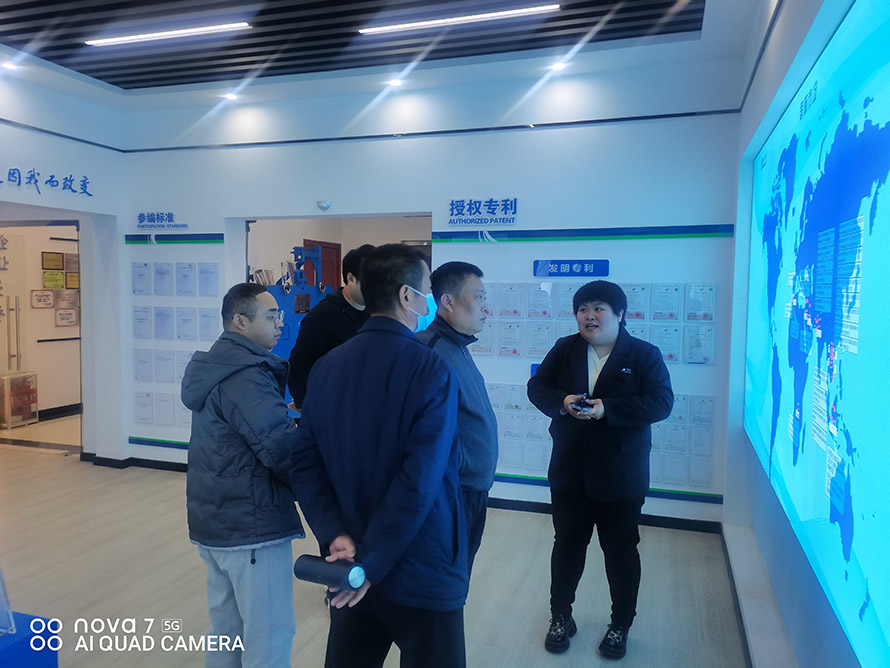 ɽ�|�����������޹�˾�I(l��ng)��һ���W�R��˾����